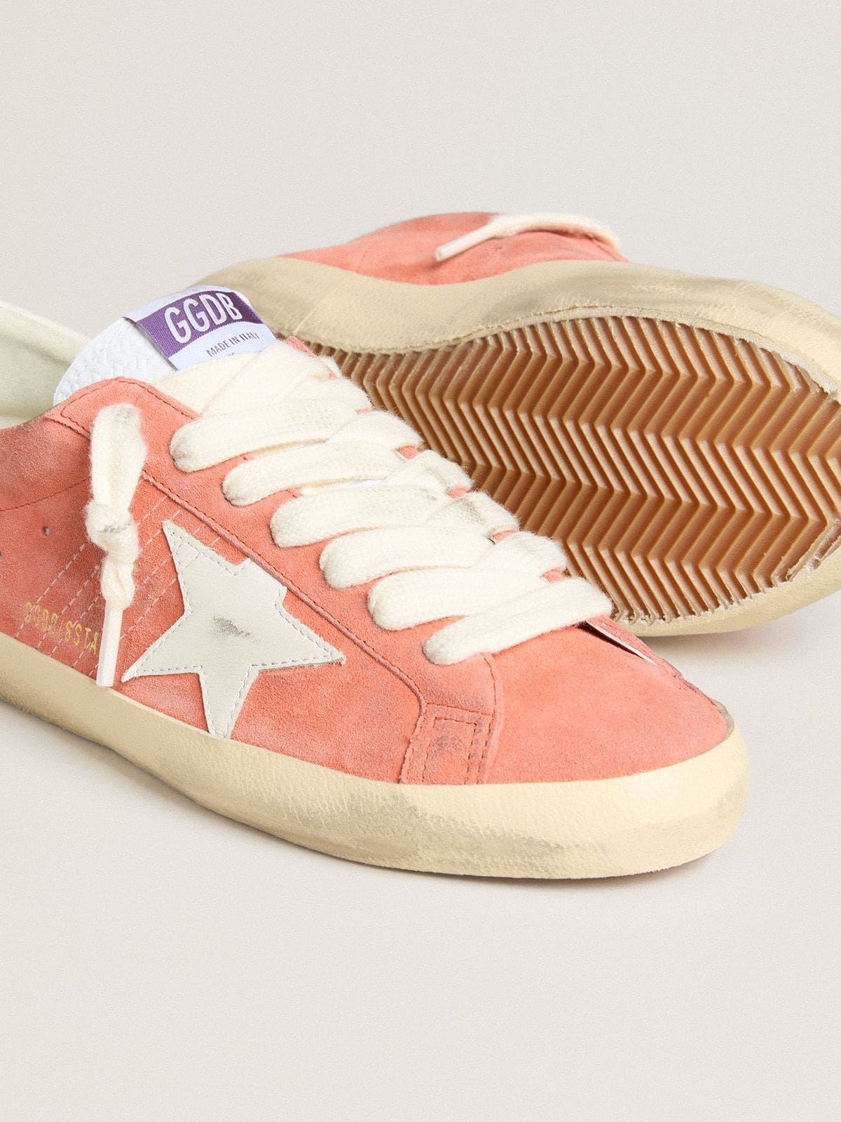 Golden Goose pánské Super-Star z korálového semiše s bílou koženou hvězdou a patní záložkou