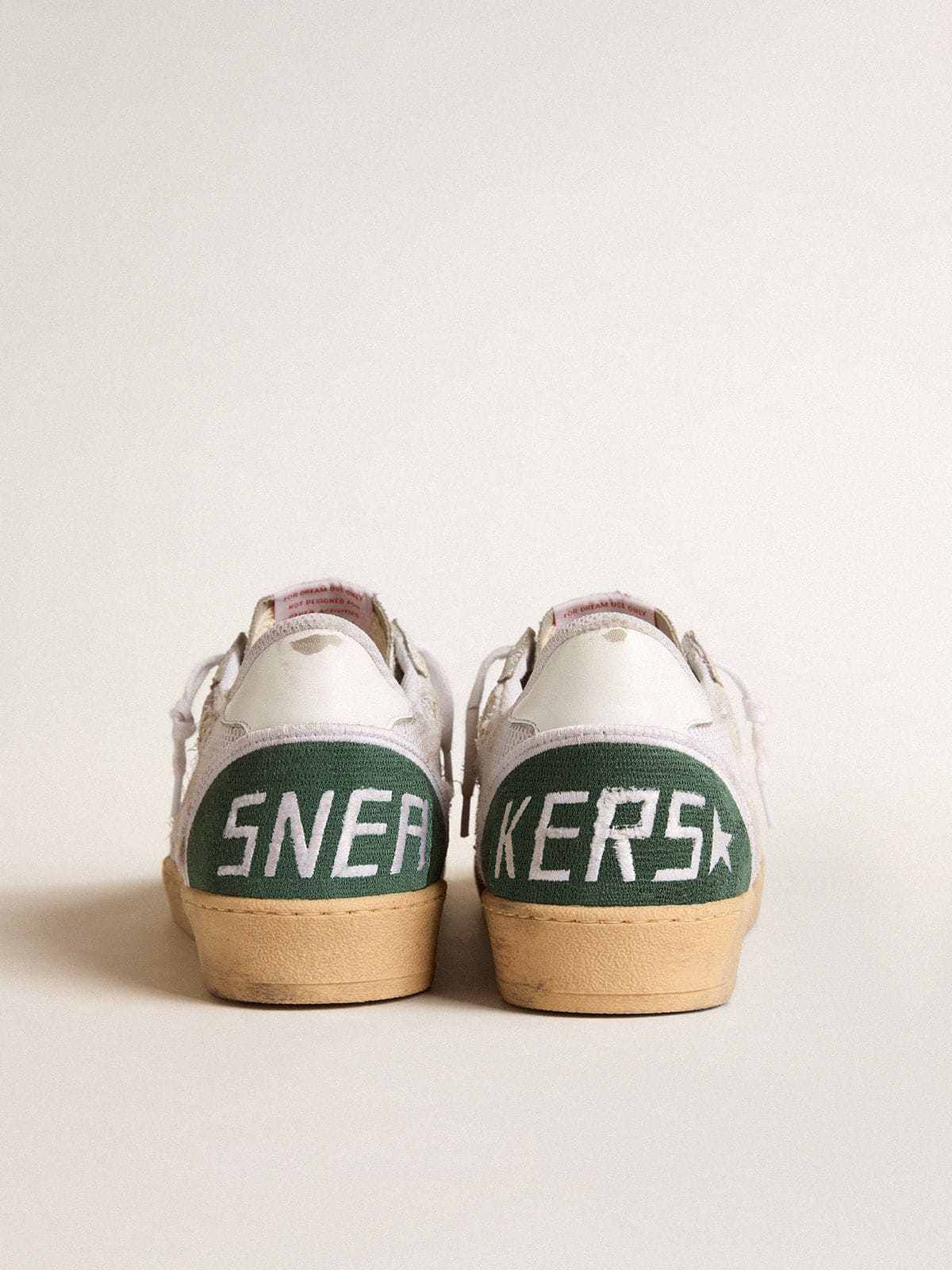 Golden Goose Ball Star LTD v bílé kraklované kůži a síťovině se semišovou hvězdou