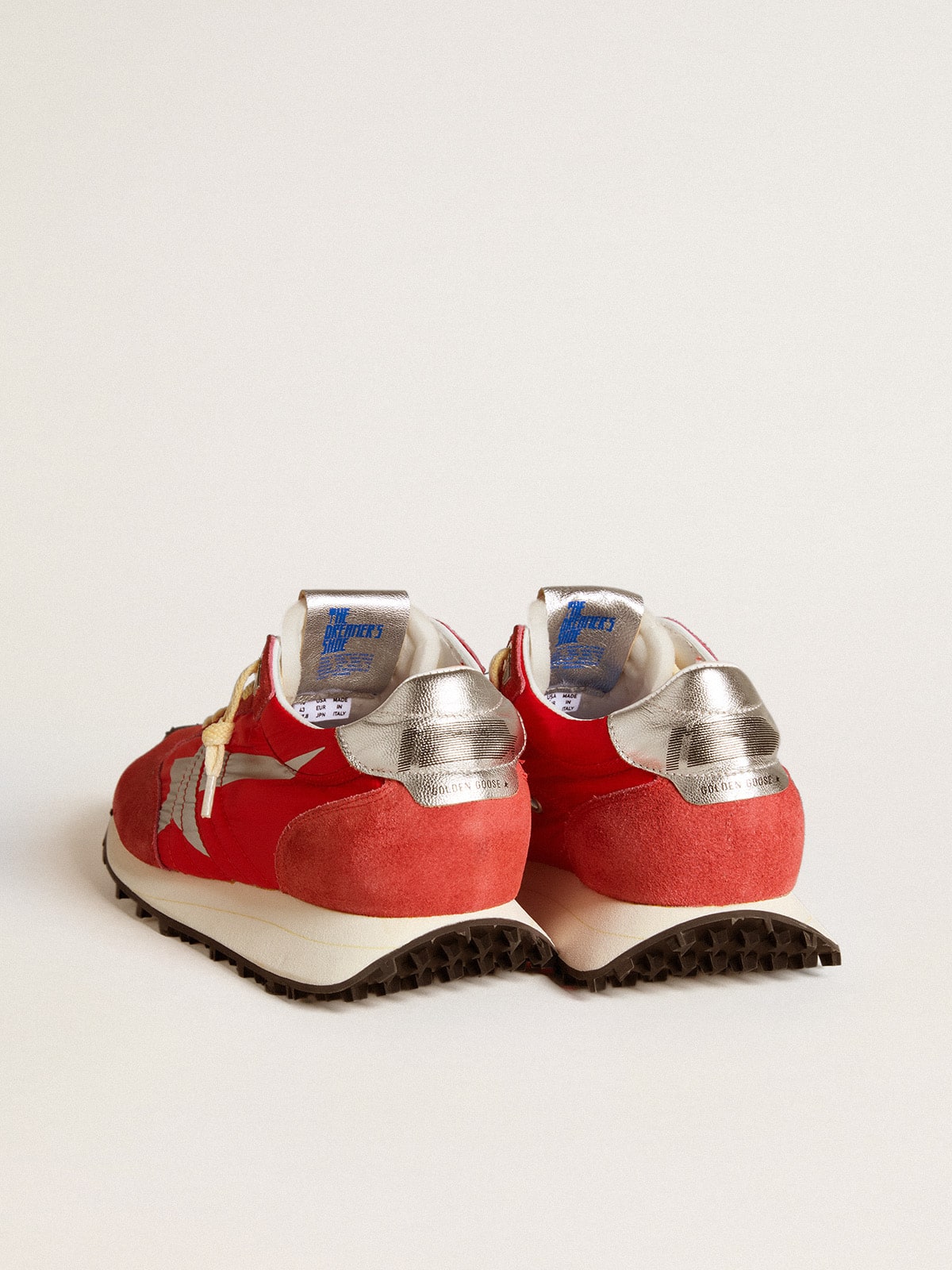 Golden Goose pánské Marathon s červeným nylonovým svrškem a stříbrnou hvězdou