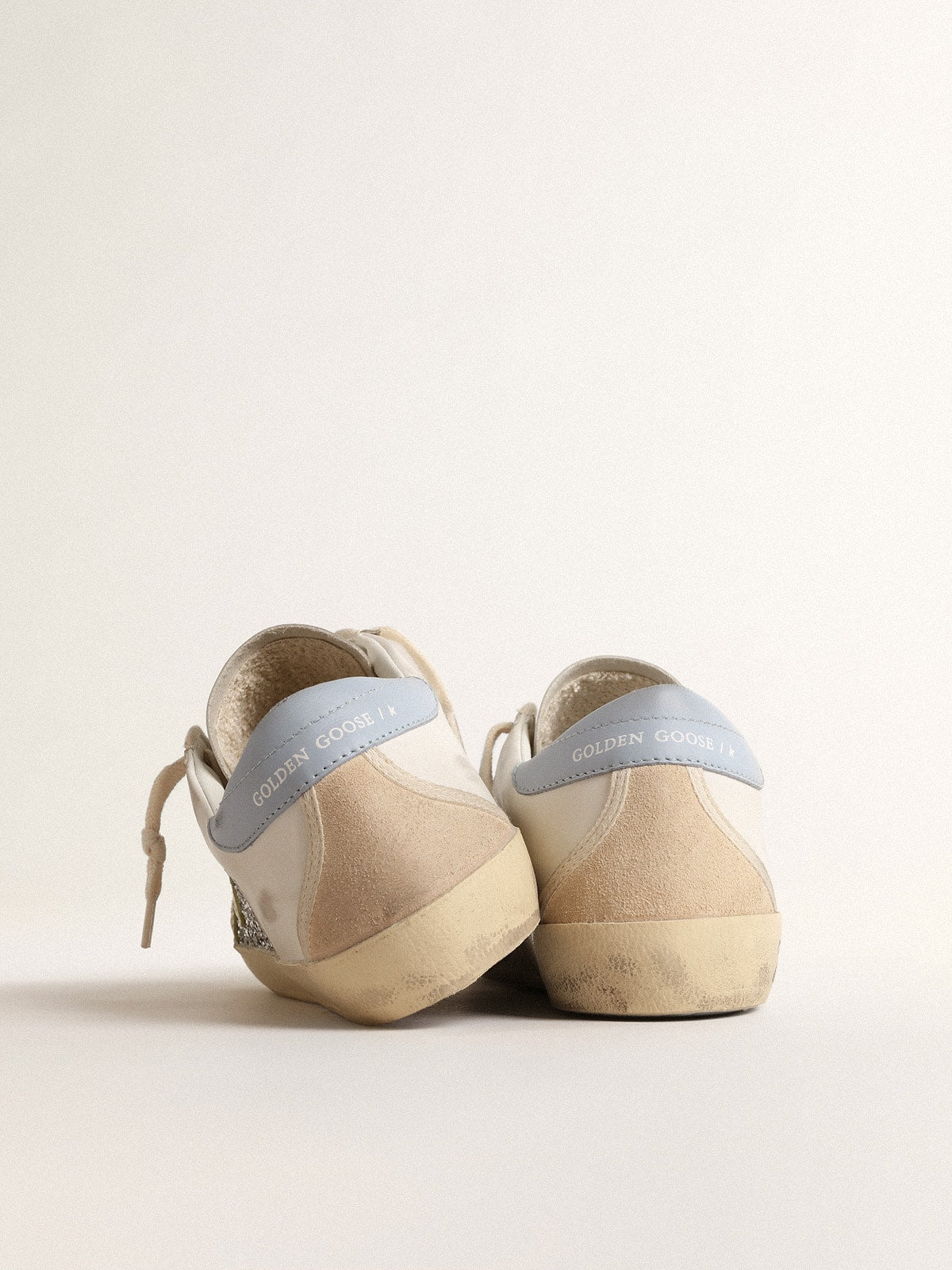 Golden Goose Bio-based Super-Star se stříbrnými třpytkami a žlutou koženou hvězdou