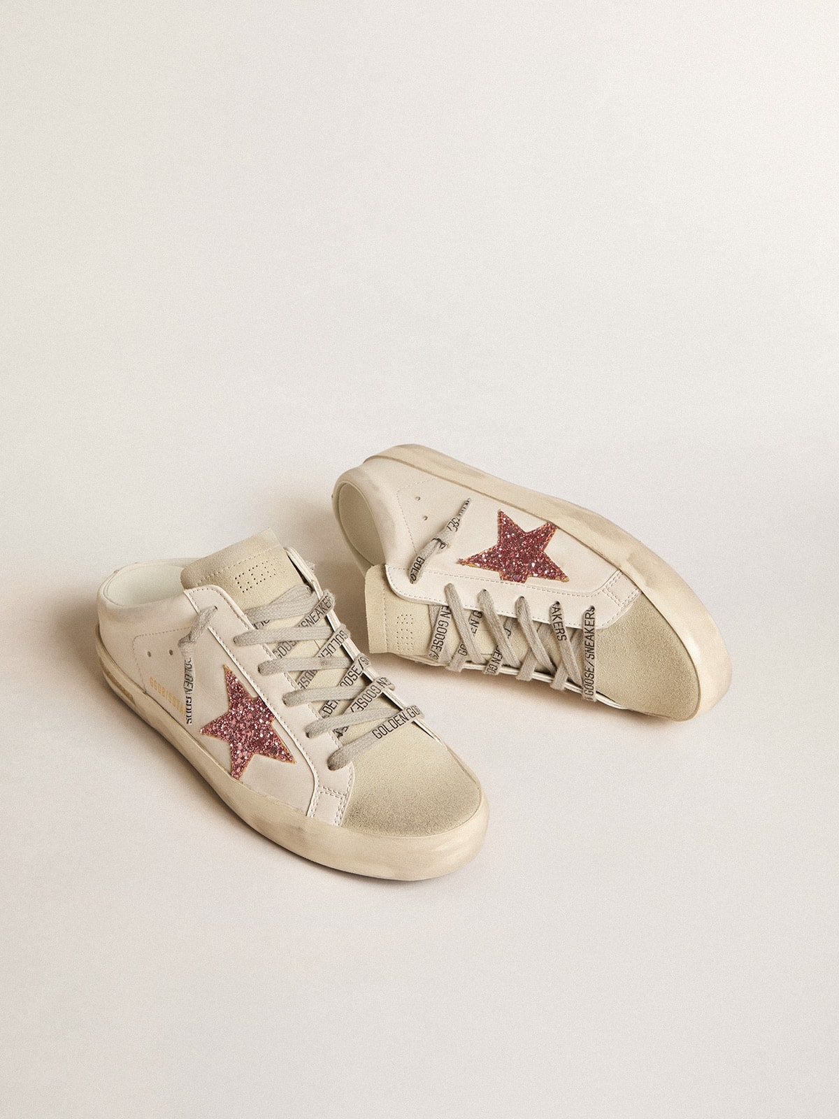Golden Goose Super-Star sabot se svrškem z bio materiálů, růžovou třpytivou hvězdou a semišovou špičkou