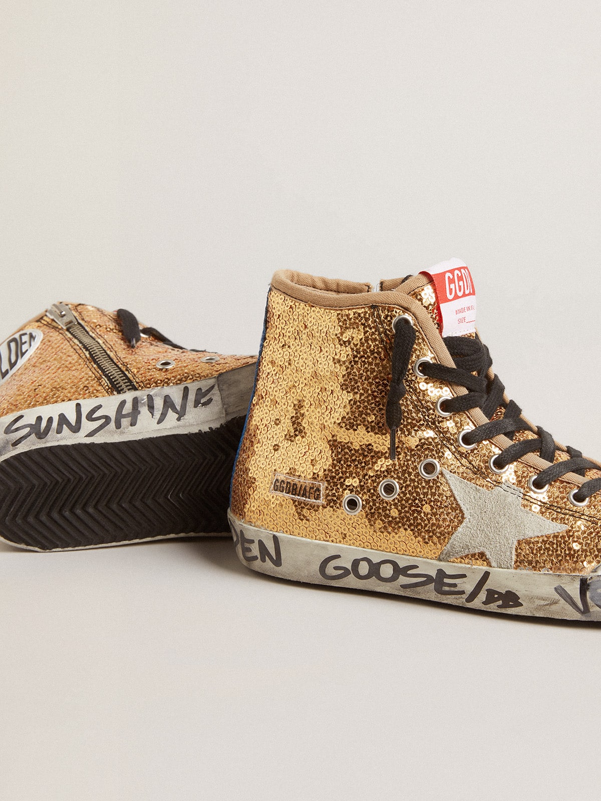 Golden Goose Francy Penstar ve zlatých flitrech se semišovou hvězdou a jasně modrou koženou patní záložkou