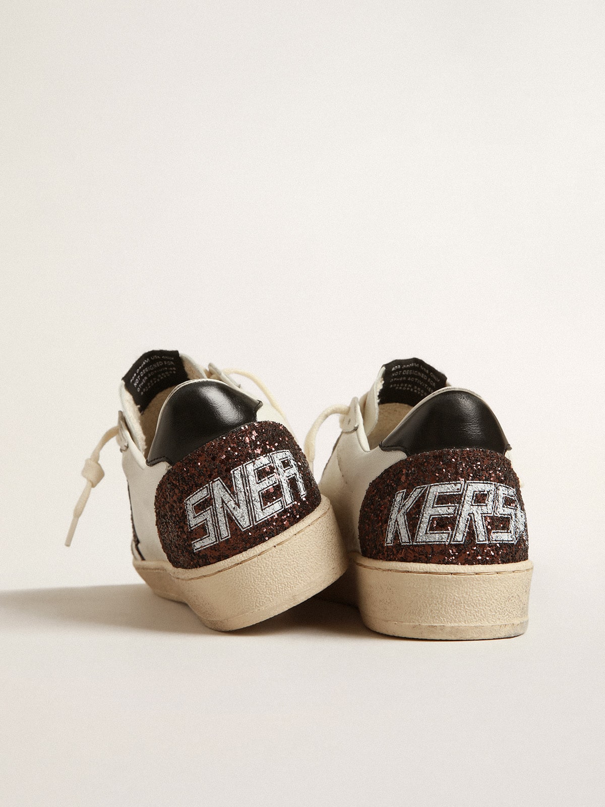 Golden Goose Ball Star z nappa s třpytivou hvězdou a černou nappa patní záložkou