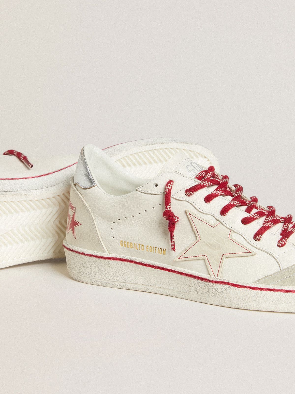 Golden Goose dámské Ball Star LTD LNY v bílé kůži s efektem nošení