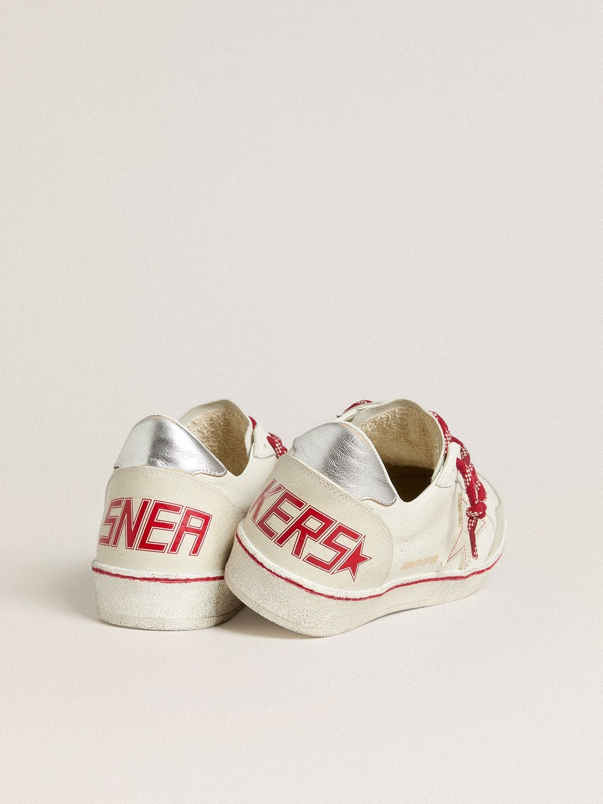 Golden Goose dámské Ball Star LTD LNY v bílé kůži s efektem nošení