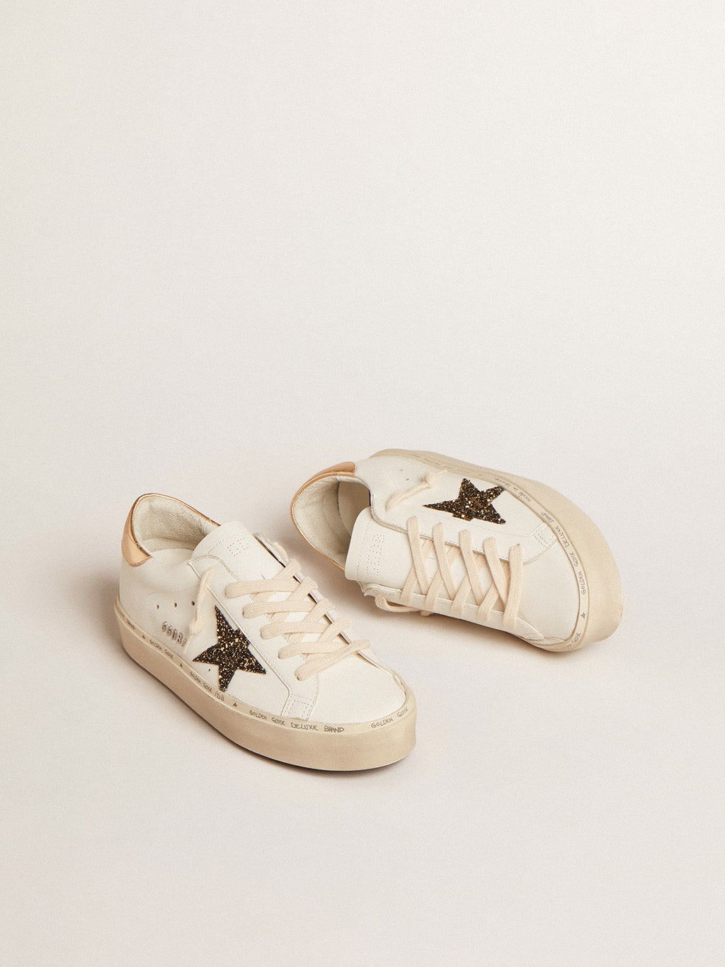 Golden Goose Hi Star s černou a zlatou třpytivou hvězdou a zlatou patní záložkou