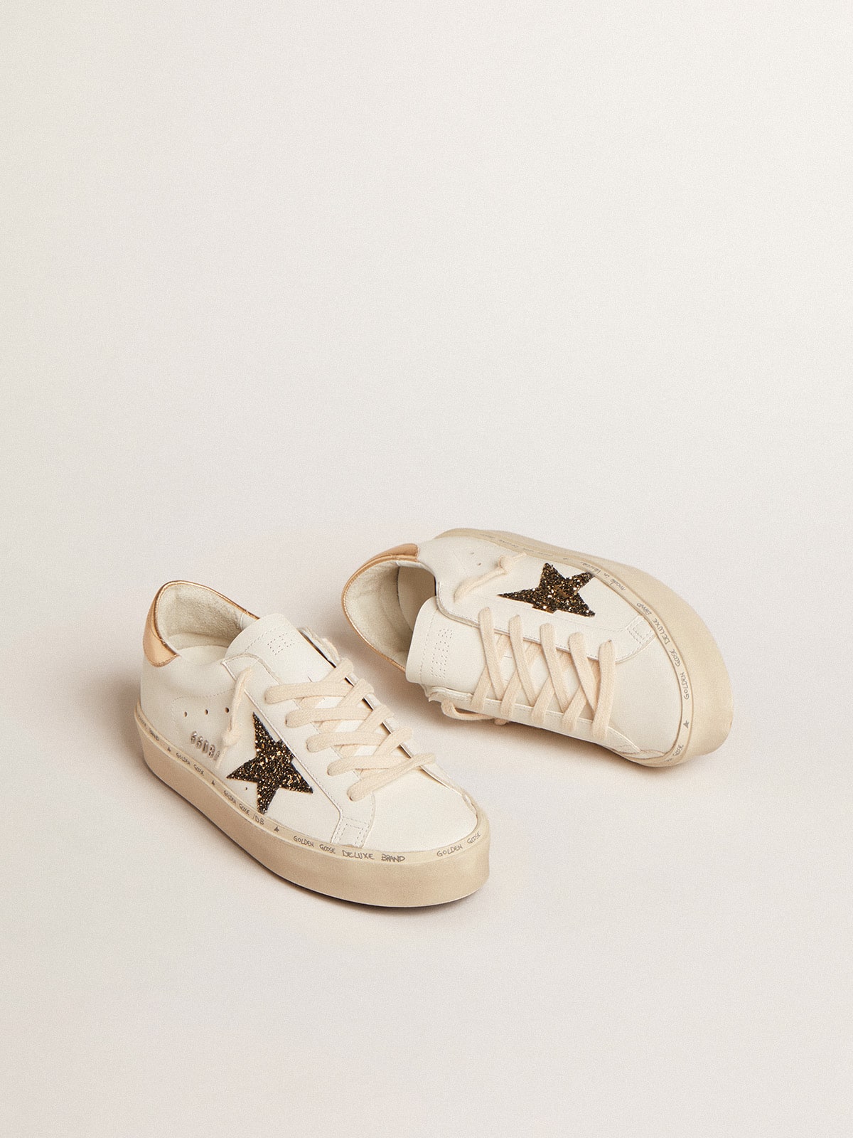 Golden Goose Hi Star s černou a zlatou třpytivou hvězdou a zlatou patní záložkou
