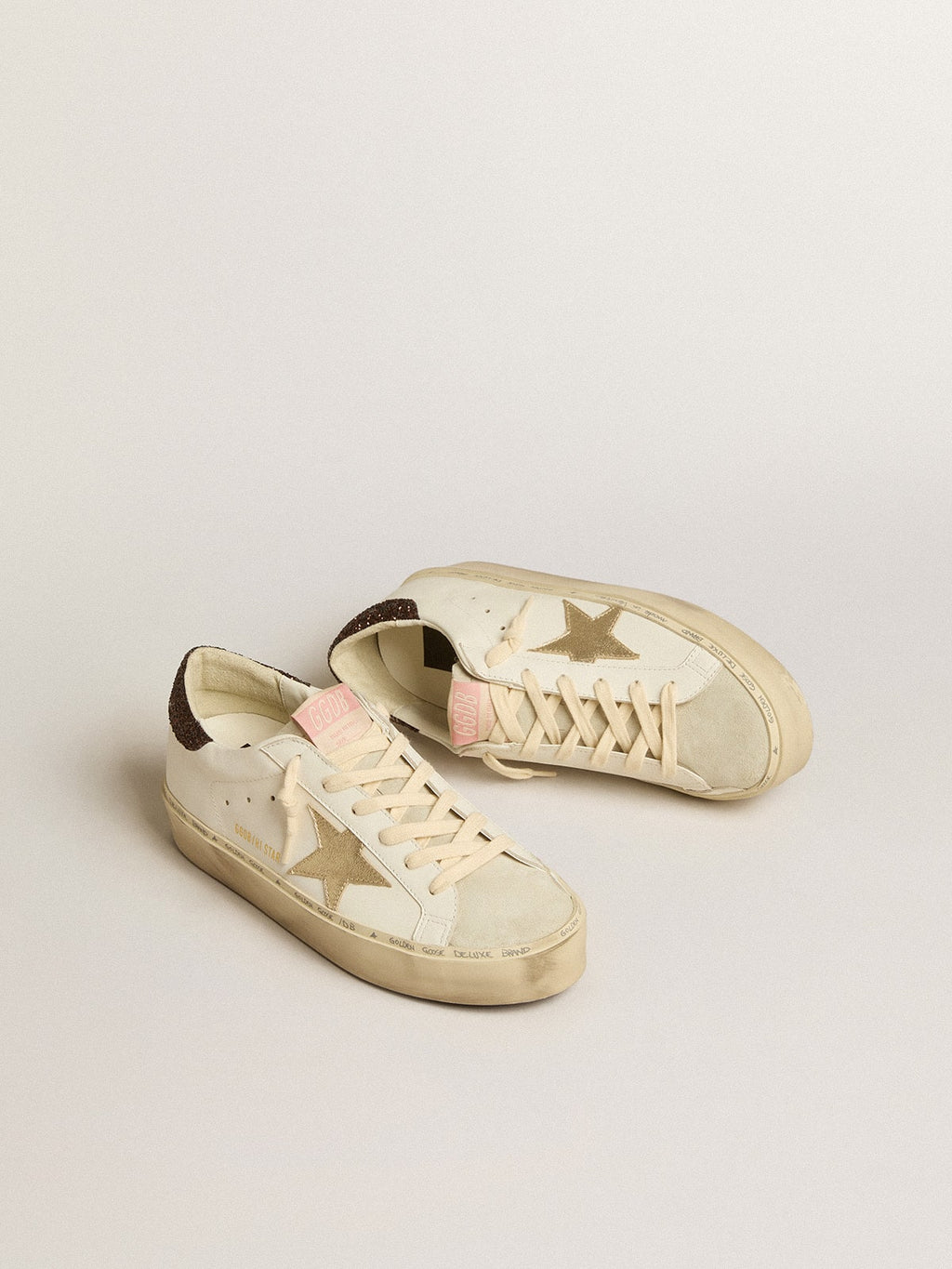 Golden Goose Hi Star s platinově metalickou koženou hvězdou a třpytivou patní záložkou