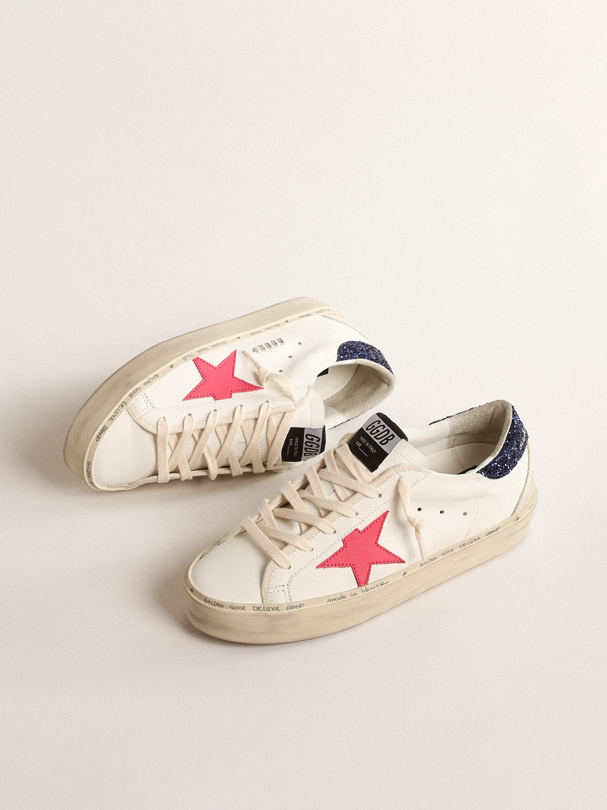 Golden Goose Hi Star s fuchsiovou koženou hvězdou a modrým třpytivým patním páskem