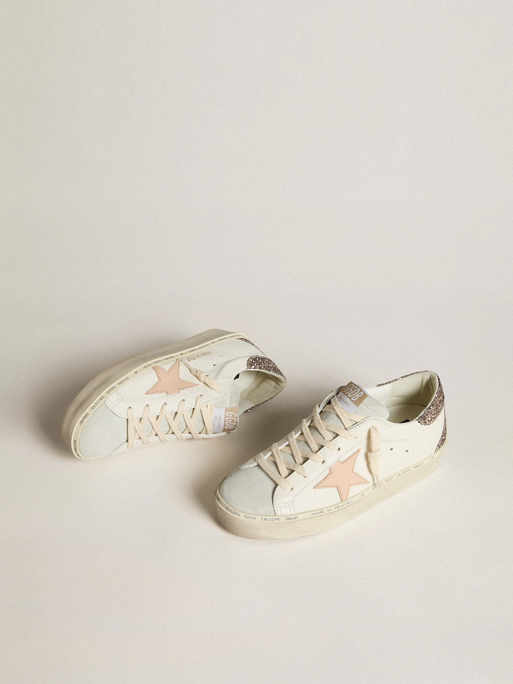 Golden Goose Hi Star v bílé nappa s růžovou koženou hvězdou a třpytivým patním štítkem