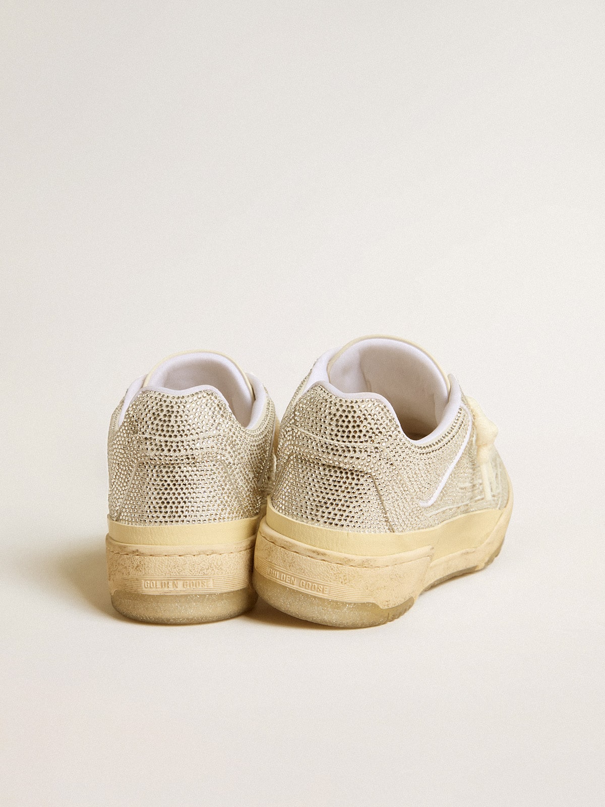 Golden Goose dámské Forty2 v bílé kůži se Swarovski krystaly a bílou hvězdou