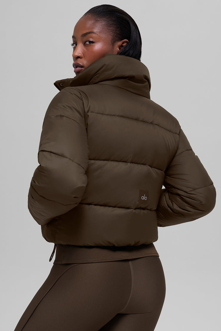Alo Yoga Gold Rush prošívaná bunda – hnědá (espresso)