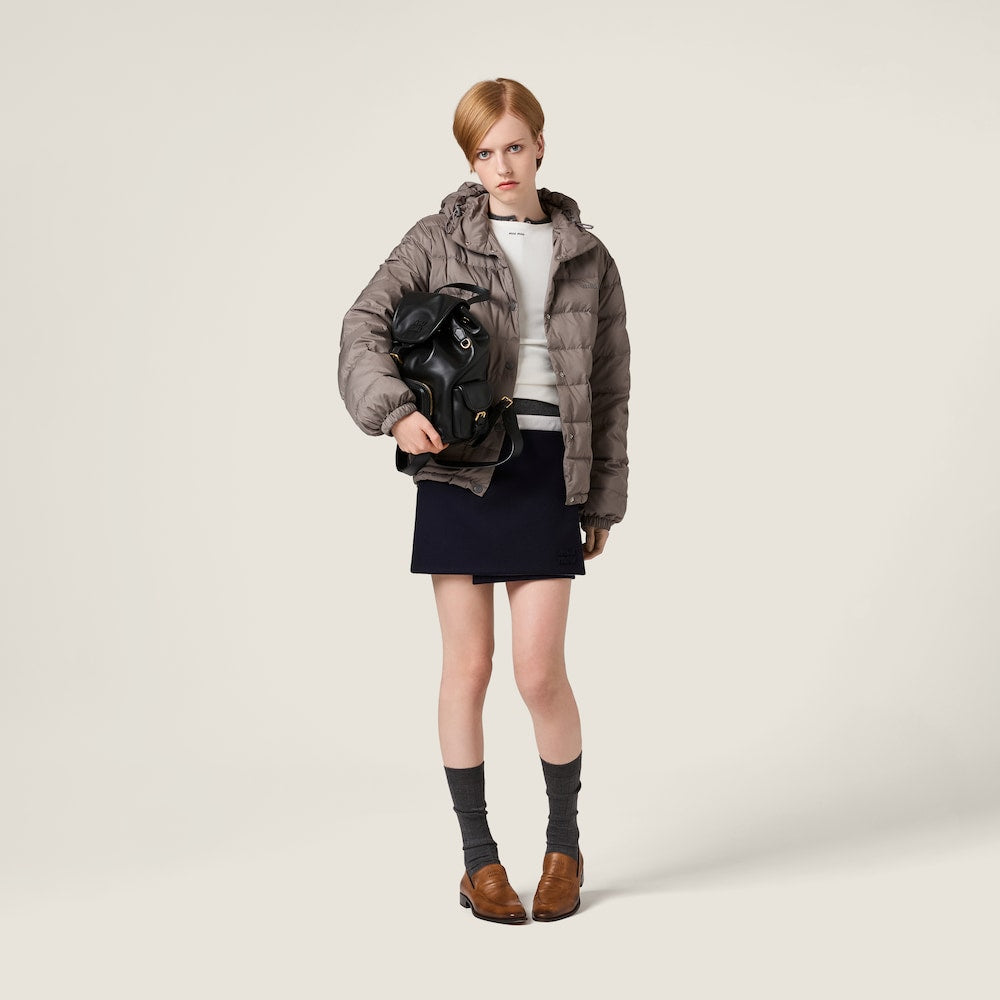 Miu Miu technická pongé péřová bunda