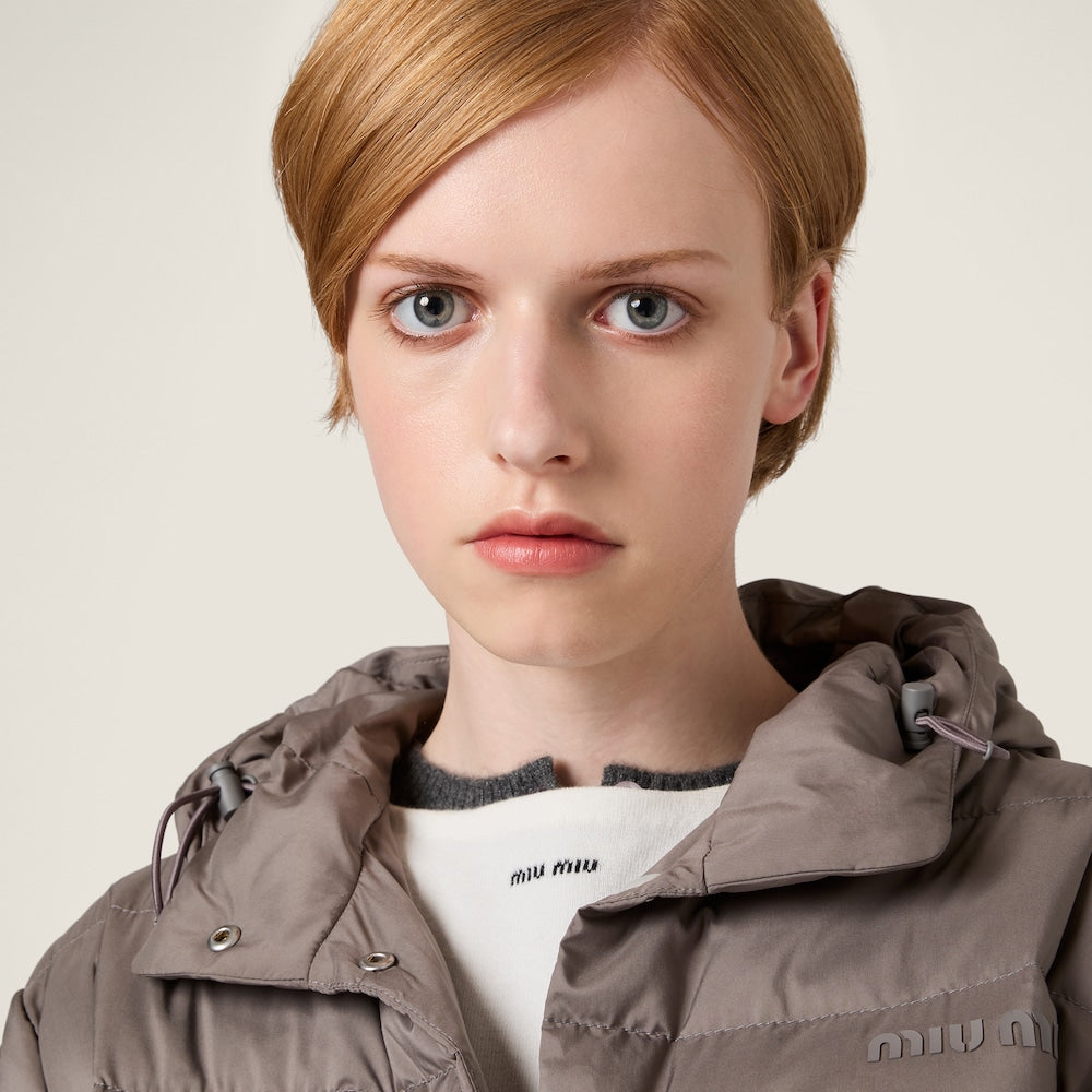 Miu Miu technická pongé péřová bunda